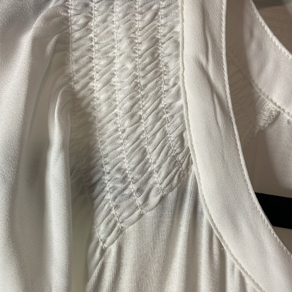 EUC Reitmans white top with shoulder ruching detail - Picture 3 of 4